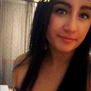 Meet your Posher, Cassandra